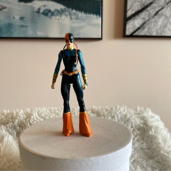 Action Figure with Orange and Blue Costume - Picture 1 of 6